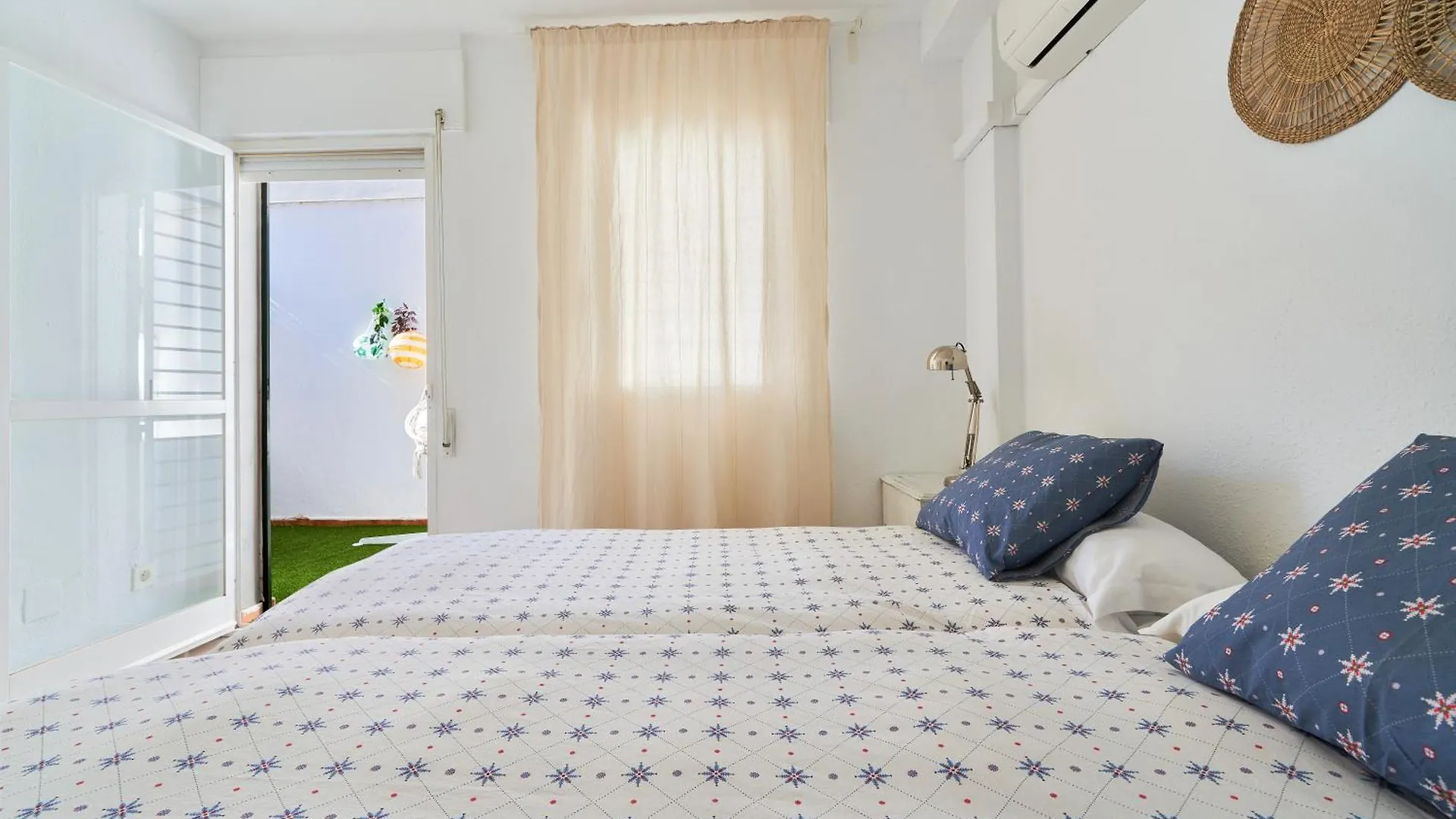 Дом отдыха Вилла Casa El Palo Seaside Heaven Малага